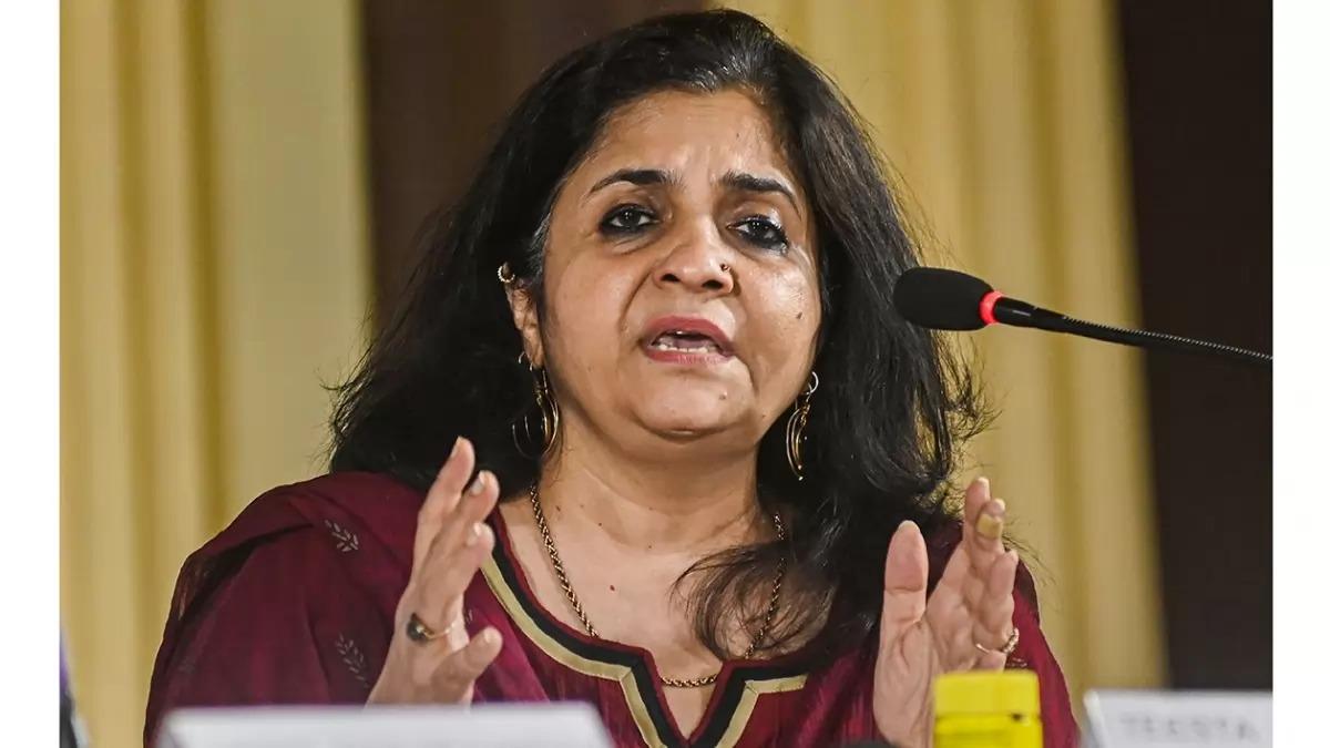 NewsClick के बाद सामाजिक कार्यकर्ता तीस्ता सीतलवाड़ के घर पर मुंबई पुलिस की छापेमारी, नेताओं ने दी प्रतिक्रिया